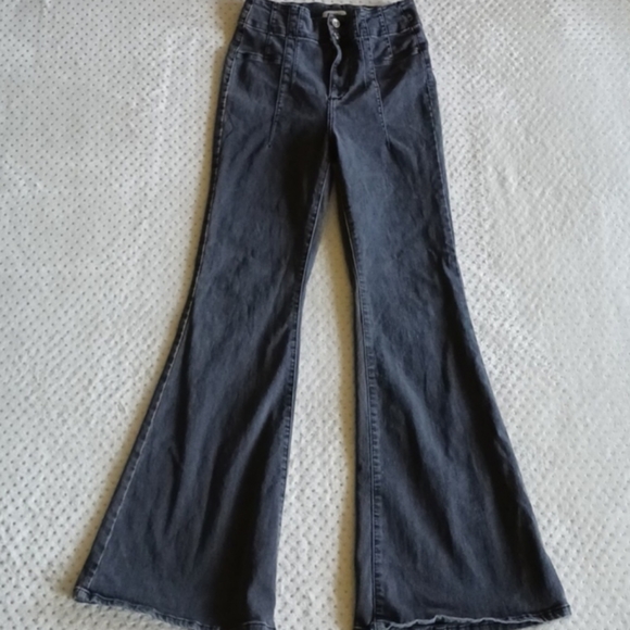 Forever 21 Denim - Forever 21 dark grey High-Rise flare Jeans size 27